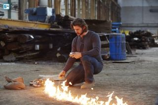 Illustration for article titled Do These Set Photos Reveal A Massive Change In Arrow's Status Quo?